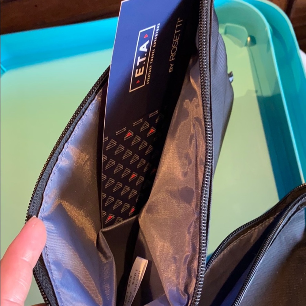 Everyday Travel E.T.A Multifunctional Zip bags. - Picture 9 of 10